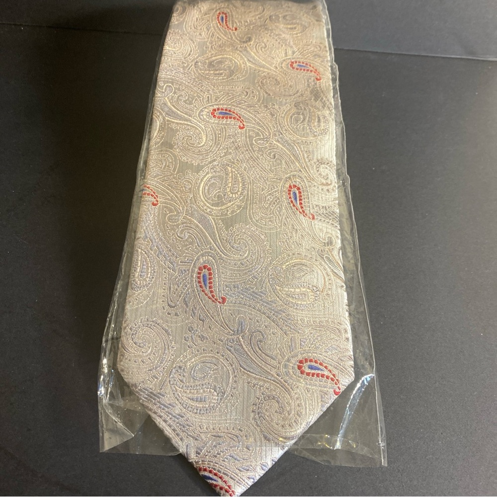 Nwt Charles Wain Silver Paisley Floral 100 %‎ Silk Hand Made Jacquard Neck tie